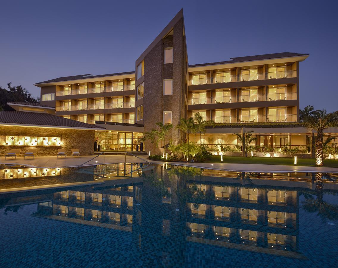 Kabir Hotel & Spa Vadodara Exterior photo